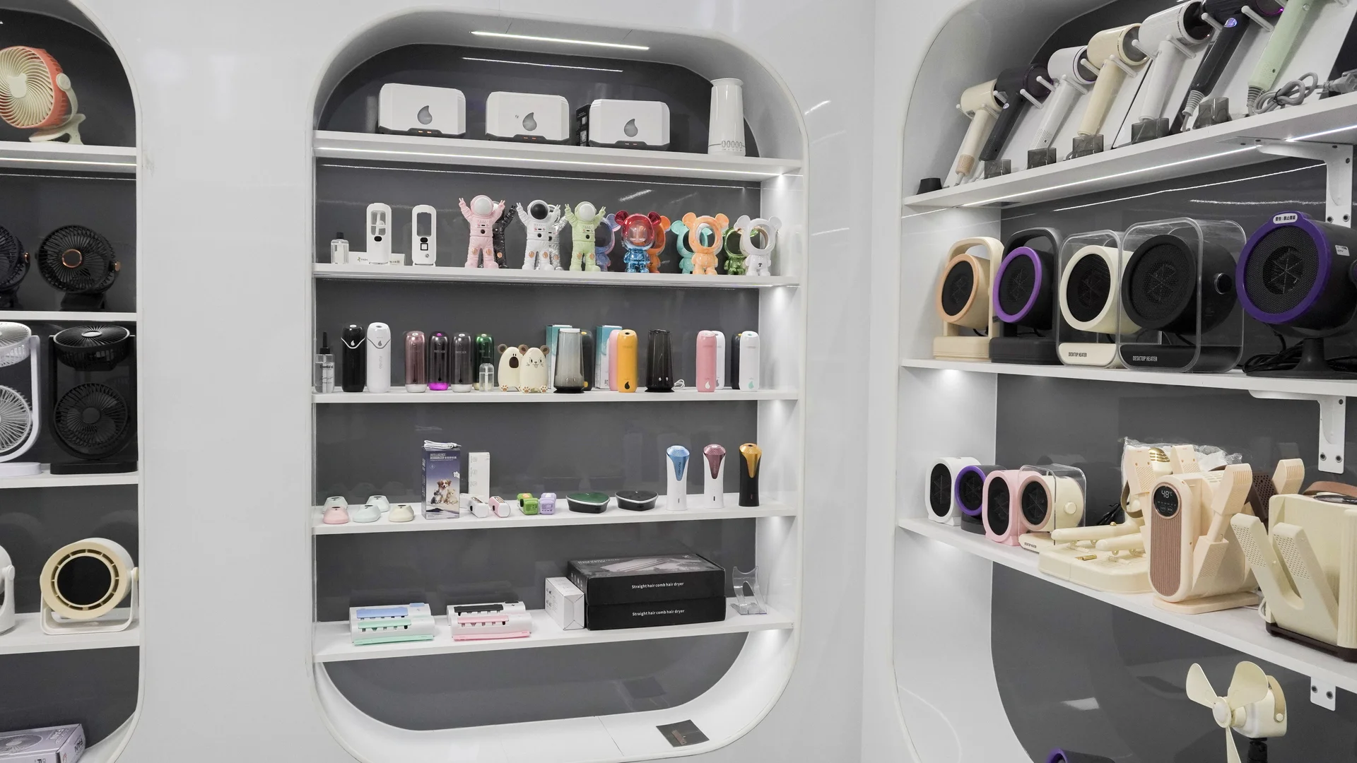 Product showroom and client support environment